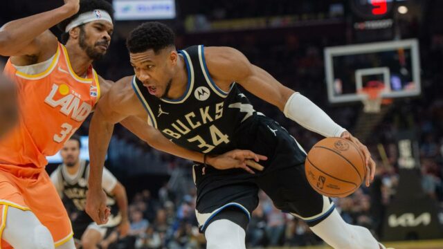 Giannis Antetokounmpo provavelmente perderá duas semanas após lesão na virilha
