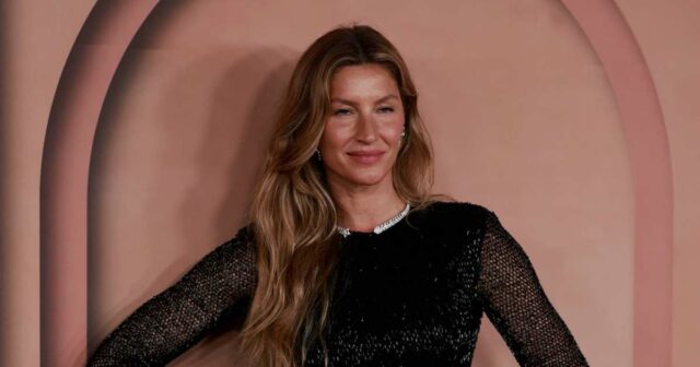 Grávida Gisele Bündchen estreia barriguinha de bebê na Lotus House Gala