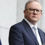 O primeiro-ministro Anthony Albanese em uma conferência de imprensa no Parlamento em Camberra na terça-feira, 26 de agosto de 2025.