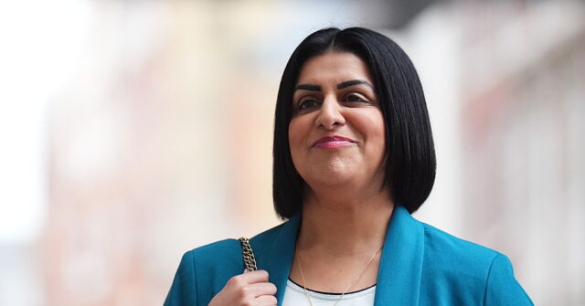 Governo trabalhista anuncia que está ficando duro com os migrantes Governo trabalhista anuncia que está ficando duro com os migrantes para enfrentar as 'forças obscuras que provocam a raiva'