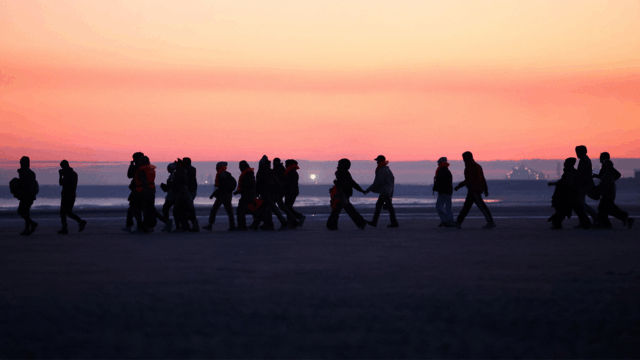 Grã-Bretanha anuncia mudança radical na política de asilo para cortar Grã-Bretanha anuncia mudança radical na política de asilo para cortar proteções aos refugiados