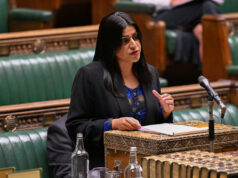 Grã-Bretanha revisa política de asilo à medida que aumentam as opiniões anti-imigração Grã-Bretanha revisa política de asilo à medida que aumentam as opiniões anti-imigração