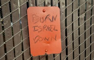 Graffiti ‘odioso’ contra Israel é condenado em Albany Graffiti 'odioso' contra Israel é condenado em Albany