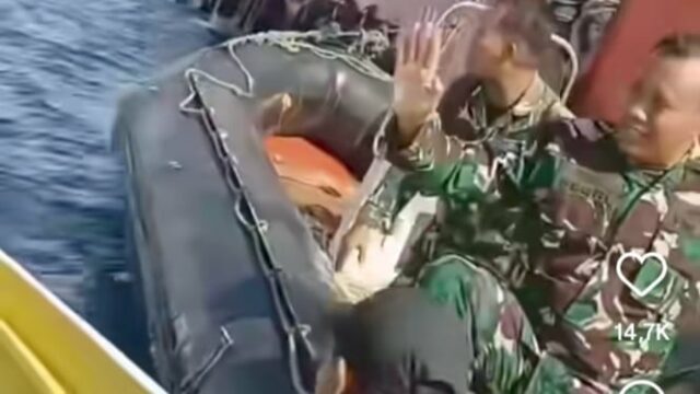 Grande comoção! Pescadores brigam com a Marinha da Indonésia no meio do mar porque são acusados ​​de apoiar petrolíferas, aqui estão os factos
