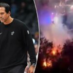 O técnico do Miami Heat, Erik Spoelstra, na frente, vai ao vestiário após derrota para o Denver Nuggets na Ball Arena na quarta-feira, 5 de novembro de 2025, em Denver.