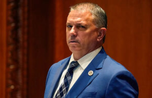 Grande júri indicia ex-presidente da Câmara da Louisiana por supostamente roubar artefato raro do estado Yahoo news home