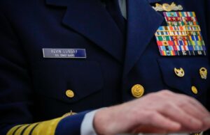 Guarda Costeira muda política sobre suástica após reação generalizada Guarda Costeira muda política sobre suástica após reação generalizada