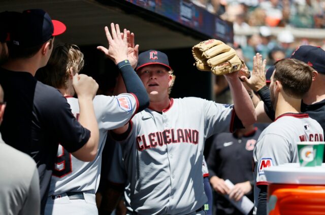 Guardiões mancham a história alegre com DFA severo em meio a 5 movimentos de escalação
