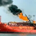 Um bombeiro está no local de prédios de apartamentos atingidos por ataques de mísseis russos, em meio ao ataque da Rússia à Ucrânia, na cidade de Balakliia, região de Kharkiv, Ucrânia, 17 de novembro de 2025. REUTERS/Anatolii Stepanov