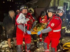 Guerra Rússia-Ucrânia: lista dos principais eventos, dia 1.369 Consequências do ataque de drones russos à região de Dnipropetrovsk, na Ucrânia, em 23 de novembro de 2025. A Rússia atacou a região com drones de ataque e atingiu bairros residenciais. Vários prédios de apartamentos foram parcialmente destruídos e carros civis foram danificados. Quinze moradores necessitaram de assistência médica, incluindo uma criança de 11 anos. No distrito de Synelnykove, duas pessoas ficaram feridas como resultado do ataque. Instalações de infraestrutura, casas particulares e garagens foram danificadas. Fotojornalista: Dnipro Reg Mil. Administração