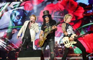 Guns N’ Roses é processado por ex-empresário pelo lançamento de seu livro Guns N' Roses é processado por ex-empresário pelo lançamento de seu livro