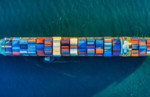 Hackers pretendem roubar carga antes mesmo de chegar às lojas, diz relatório de segurança Hackers pretendem roubar carga antes mesmo que ela chegue às lojas, diz relatório de segurança | Vista aérea de um navio porta-contêineres