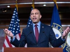 Hakeem Jeffries responde às revelações por e-mail de Jeffrey Epstein Hakeem Jeffries responde às revelações por e-mail de Jeffrey Epstein