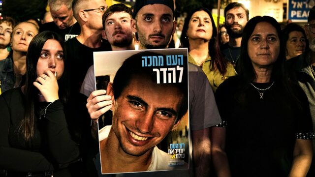 Hamas entrega corpo do soldado israelense Hadar Goldin, morto e Hamas entrega corpo do soldado israelense Hadar Goldin, morto e levado em 2014