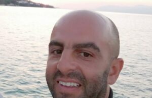 Herói do trem de Huntingdon recebeu alta do hospital duas semanas depois de salvar ‘várias vidas’ em esfaqueamento em massa O funcionário do LNER, Samir Zitouni, estava em estado crítico desde 1º de novembro, tendo sofrido múltiplos ferimentos