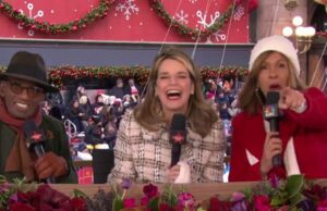 Hoda Kotb dá sinal não tão secreto para Jenna Bush Hager no desfile de Ação de Graças Hoda sinalizando para Jenna na Parada do Dia de Ação de Graças da Macy's de 2024.