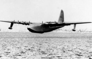 Hoje na História: 2 de novembro, Howard Hughes leva ‘Spruce Goose’ em seu único vôo Hoje na História: 2 de novembro, Howard Hughes leva 'Spruce Goose' em seu único vôo