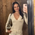 Holly Ramsay, 25, começou sua despedida de solteiro com estilo enquanto se dirigia para Soho Farmhouse na sexta-feira