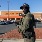 Home Depot atingida pelo protesto 'ICE Scraper' enquanto dezenas fazem fila para comprar item de 17 centavos