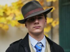 Homem Fedora desmascarado: Conheça o adolescente por trás da foto misteriosa do Louvre Pedro disse que foi contatado por primos na Colômbia, amigos na Áustria e também por colegas de classe que viram a foto.