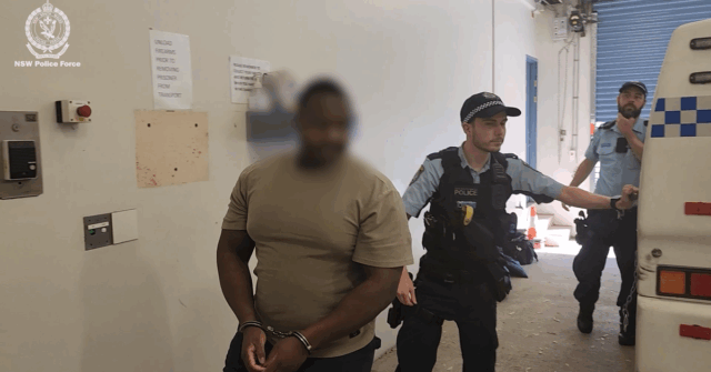 Homem acusado após trabalhadora do sexo supostamente agredida sexualmente e Homem acusado após trabalhadora do sexo supostamente agredida sexualmente e roubada com faca