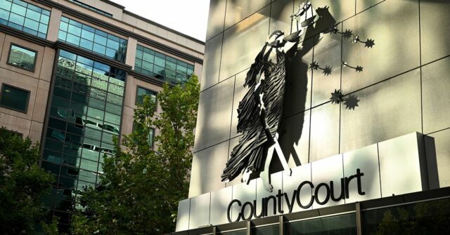 Um homem de uma família importante supostamente estuprou uma mulher enquanto fingia ser seu amigo e depois tentou encobrir o fato falsificando um recibo de carona compartilhada.