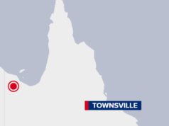 Homem é preso após menina de 10 anos e mulher morrerem em acidente no interior de Queensland Homem é preso após menina de 10 anos e mulher morrerem em acidente no interior de Queensland