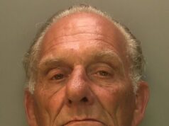 Homem que esfaqueou a enteada e o marido dela até a morte e depois levou os filhos ao McDonald’s está preso por pelo menos 29 anos Derek Martin, 67, 'simplesmente pirou' depois que uma briga por causa de dinheiro eclodiu e atacou sua enteada, Chloe Bashford, 30, em sua própria casa. Ele está preso há 29 anos pelos assassinatos