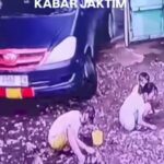Horrorizado! Os segundos em que um carro atropelou um menino que brincava no leste de Jacarta, felizmente ele não morreu