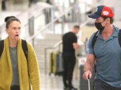 Hugh Jackman e Sutton Foster mantêm o glamour e a diversão durante o passeio no aeroporto Hugh Jackman e Sutton Foster ANTECEDENTES