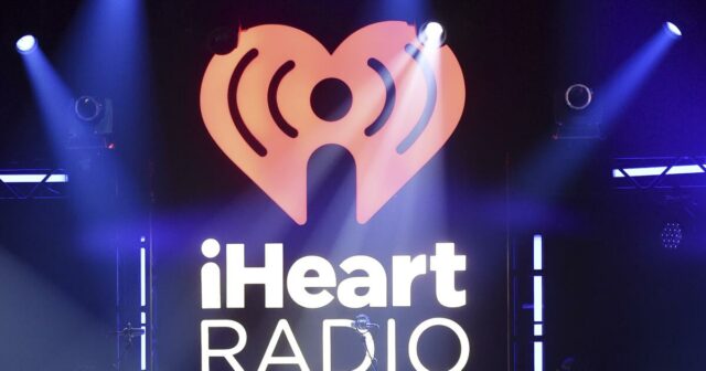 'Humano Garantido': a gigante do áudio iHeartMedia diz que pessoas 'Humano Garantido': a gigante do áudio iHeartMedia diz que pessoas reais, e não personalidades de IA, estão no controle