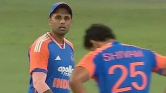 IND vs AUS 4º T20I: Suryakumar Yadav perde a paciência em Shivam Dube
