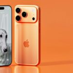 IPhone 17 bate recorde de vendas no difícil mercado chinês | IPhone 17 Pro mostrado em laranja cósmico