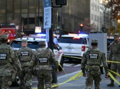 Identificado suspeito de tiroteio na Guarda Nacional, observe-o ser levado sob custódia tiro da guarda nacional-getty-3