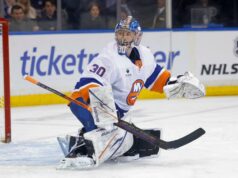 Ilya Sorokin continua forte desde a mudança de treinador do goleiro dos Islanders com a paralisação do Rangers Ilya Sorokin nº 30 do New York Islanders defende a rede.