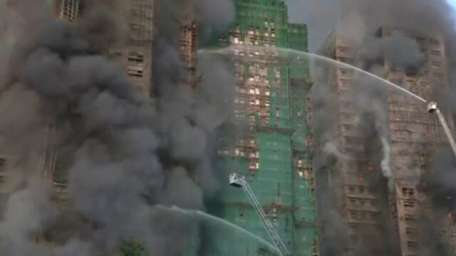 Incêndio em Hong Kong mata pelo menos 83 pessoas
