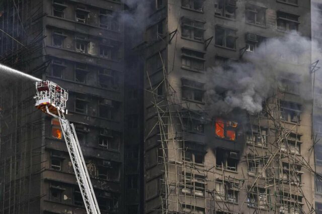 Incêndio em Hong Kong: número de mortos sobe para 94 em meio ao esforço final para encontrar sobreviventes
