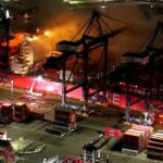 Incêndio no porto de Los Angeles: queimaduras em navio porta-contêineres transportando materiais perigosos