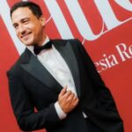 Incrível Hamish Daud supostamente trapaceando usando o Pinterest! Há uma coleção de planos de casas futuras