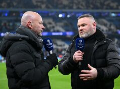 ‘Incrível’… Alan Shearer disse a Gary Lineker que Wayne Rooney desafiou a lógica com um momento ‘ridículo’ do Man Utd Sir Alex Ferguson posa com Wayne Rooney e uma camisa do Manchester United após uma coletiva de imprensa para revelar a nova contratação do Manchester United, Wayne Rooney, em Old Trafford em 2004, em Manchester, Inglaterra.