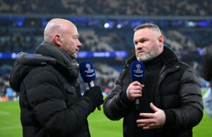 ‘Incrível’… Alan Shearer disse a Gary Lineker que Wayne Rooney desafiou a lógica com um momento ‘ridículo’ do Man Utd Sir Alex Ferguson posa com Wayne Rooney e uma camisa do Manchester United após uma coletiva de imprensa para revelar a nova contratação do Manchester United, Wayne Rooney, em Old Trafford em 2004, em Manchester, Inglaterra.