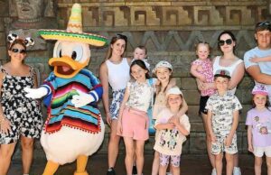 Influenciador com 22 crianças multadas por faltar à escola após viagem à Disney: relatório Guia da família Karissa Collins