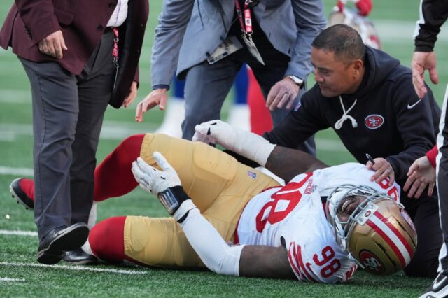 O técnico Kyle Shanahan, do San Francisco 49ers, enfrenta o New York Giants durante o quarto período do jogo no MetLife Stadium em 02 de novembro de 2025 em East Rutherford, Nova Jersey. (Foto de Sarah Stier/Getty Images)