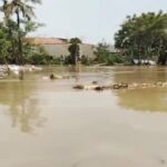 Inundações submergem 7 distritos na regência de Bekasi devido ao transbordamento do rio Cikarang