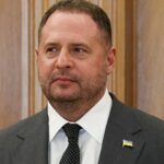 Investigadores anticorrupção ucranianos revistam casa do principal assessor de Zelenskyy