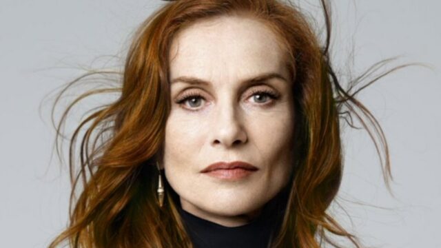 Isabelle Huppert sobre por que os filmes pertencem à tela grande, como ela 'não é corajosa o suficiente' para assumir riscos e por que ela é 'infiel' a todos os seus papéis
