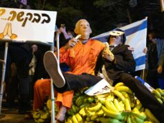 Israelenses protestam em Tel Aviv depois que Netanyahu pede perdão por casos de fraude Israelenses protestam em Tel Aviv depois que Netanyahu pede perdão por casos de fraude