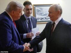 JD Vance diz que é “fantasia” pensar que a Rússia pode ser derrotada – enquanto a Ucrânia e os EUA se reúnem na Suíça para discutir o plano de Trump para acabar com a guerra e Putin sinaliza que aceitará Trump se encontra com o presidente russo durante reunião na Base Conjunta Elmendorf-Richardson em Anchorage, Alasca, em agosto deste ano