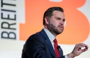 JD Vance envia mensagem para a base MAGA em guerra de Trump JD Vance envia mensagem para a base MAGA em guerra de Trump