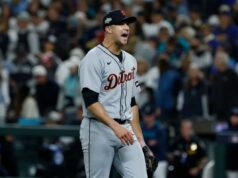 Jack Flaherty opta por contrato de US$ 20 milhões com os Tigers para 2026 Jack Flaherty # 9 do Detroit Tigers comemora após se aposentar do time contra o Seattle Mariners durante a décima terceira entrada do quinto jogo da American League Division Series no T-Mobile Park em 10 de outubro de 2025 em Seattle, Washington.